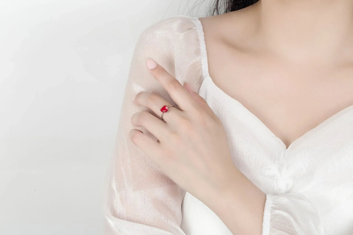 conjunto de colar, anel e brinco coração com pedra de zircônia