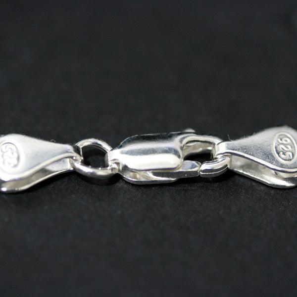 destaque para o fecho da corrente de prata 925 em elos da tal da realeza.