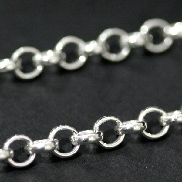 Corrente de Prata 925 com Elo Português da Tal da Realeza em uma superfície preta. A imagem destaca os elos de 2mm.