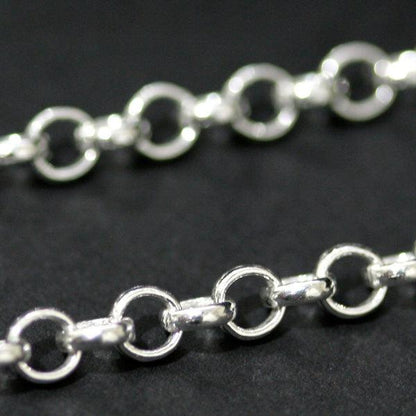Corrente de Prata 925 com Elo Português da Tal da Realeza em uma superfície preta. A imagem destaca os elos de 2mm.