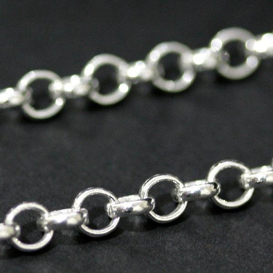 Corrente de Prata 925 com Elo Português da Tal da Realeza em uma superfície preta. A imagem destaca os elos de 3mm.